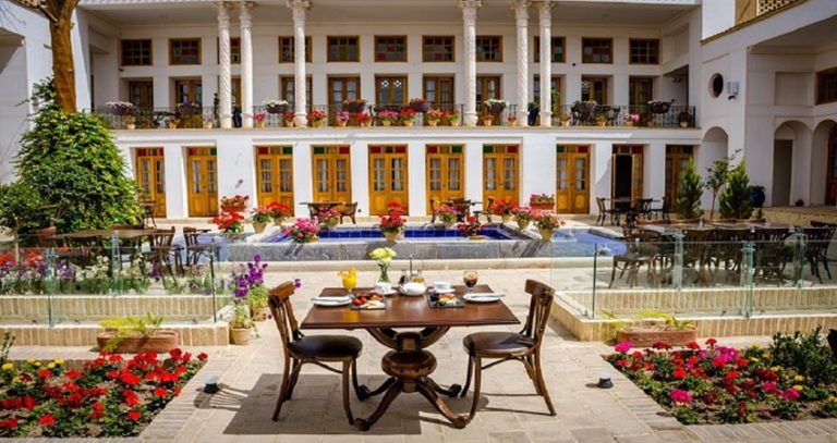 پنجره ای رو به خانه پدری دوشنبه ۱ اردیبهشت