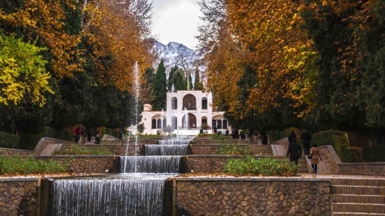 پنجره ای رو به خانه پدری دوشنبه ۹ تیر