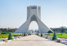 پنجرهای رو به خانه پدری – شاهزاده یا اپوزیسیون؟ بازی ترامپ با رژیم – ۲۸ فروردین / ۱۷ آوریل